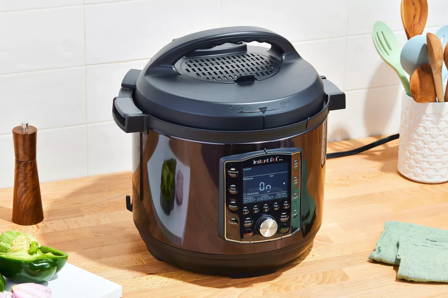 Instant Pot Pro 10-in-1 pressure cooker image 2